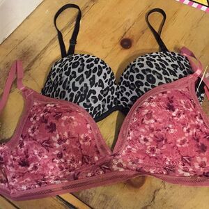 Jessica Simpson bra